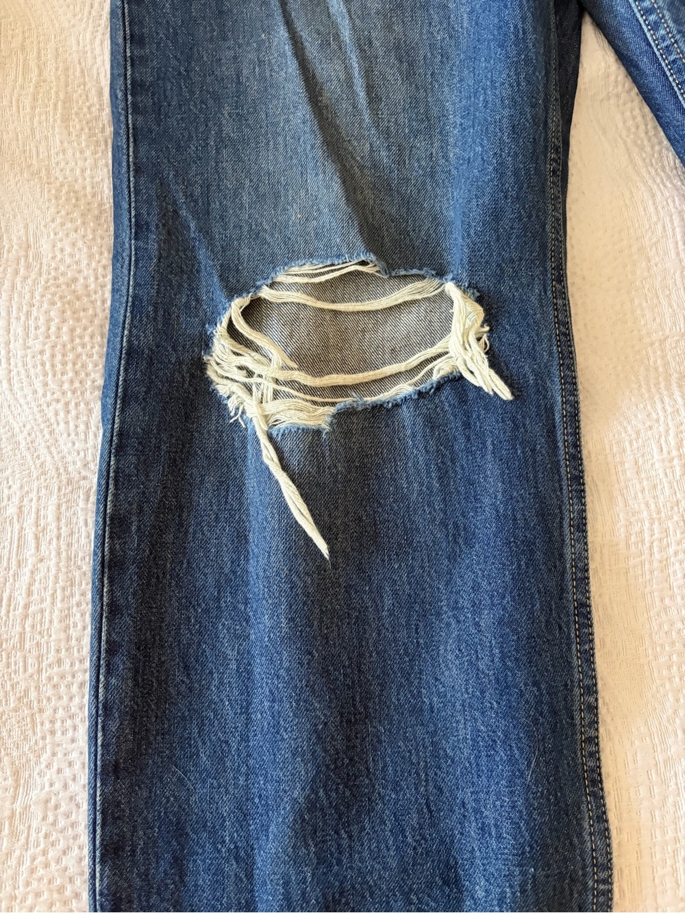 Levi's Women's Straight Leg Jeans in Medium Blue Denim - Picture 5 of 7